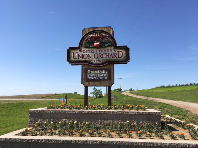 Union Orchard Wostrel sign